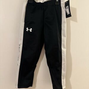 Under Armour Black and White Sweatpants Tapered Fit